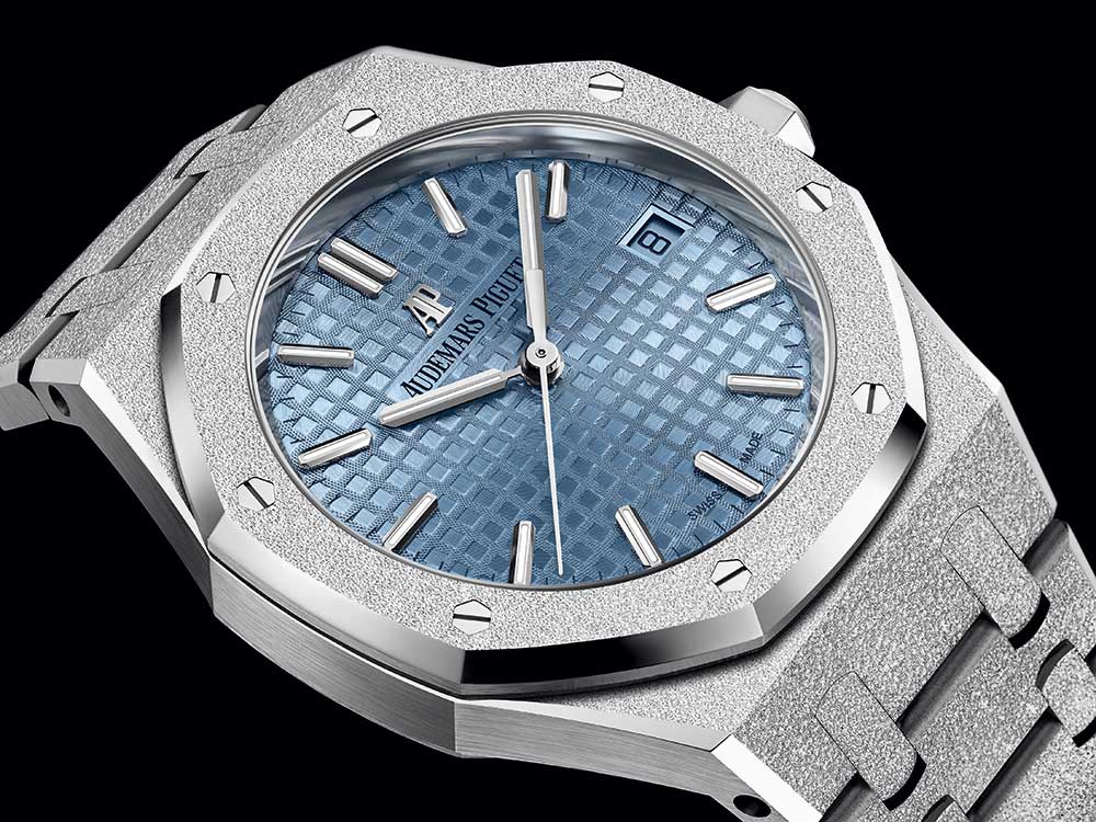 audemars piguet royal oak frosted gold 2021 closeup