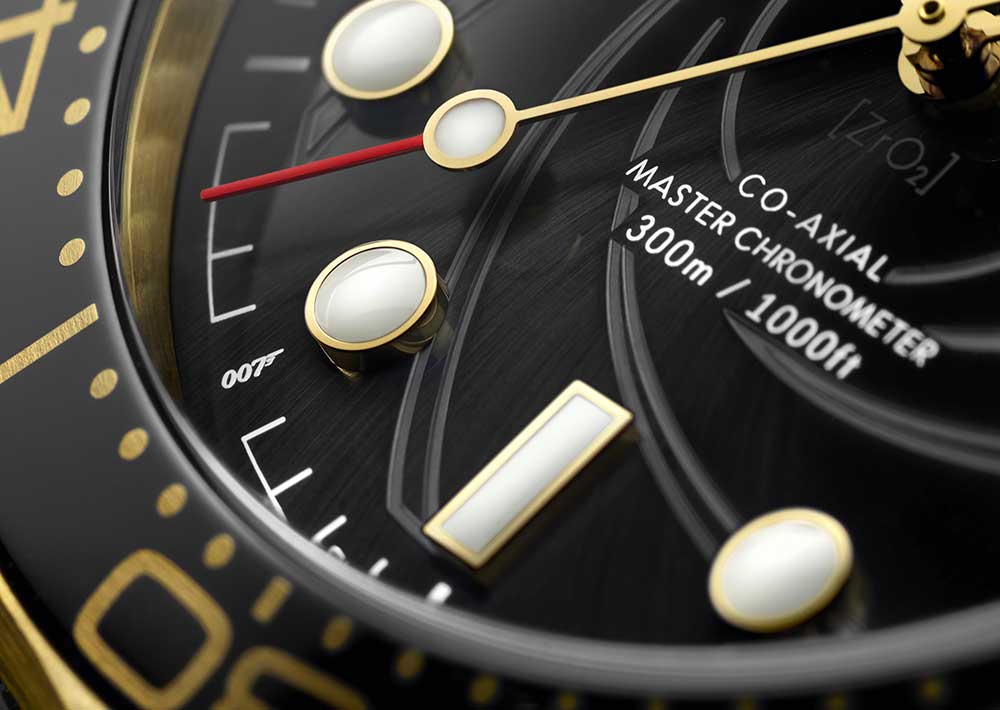 omega seamaster diver 300m james bond limited set closeup