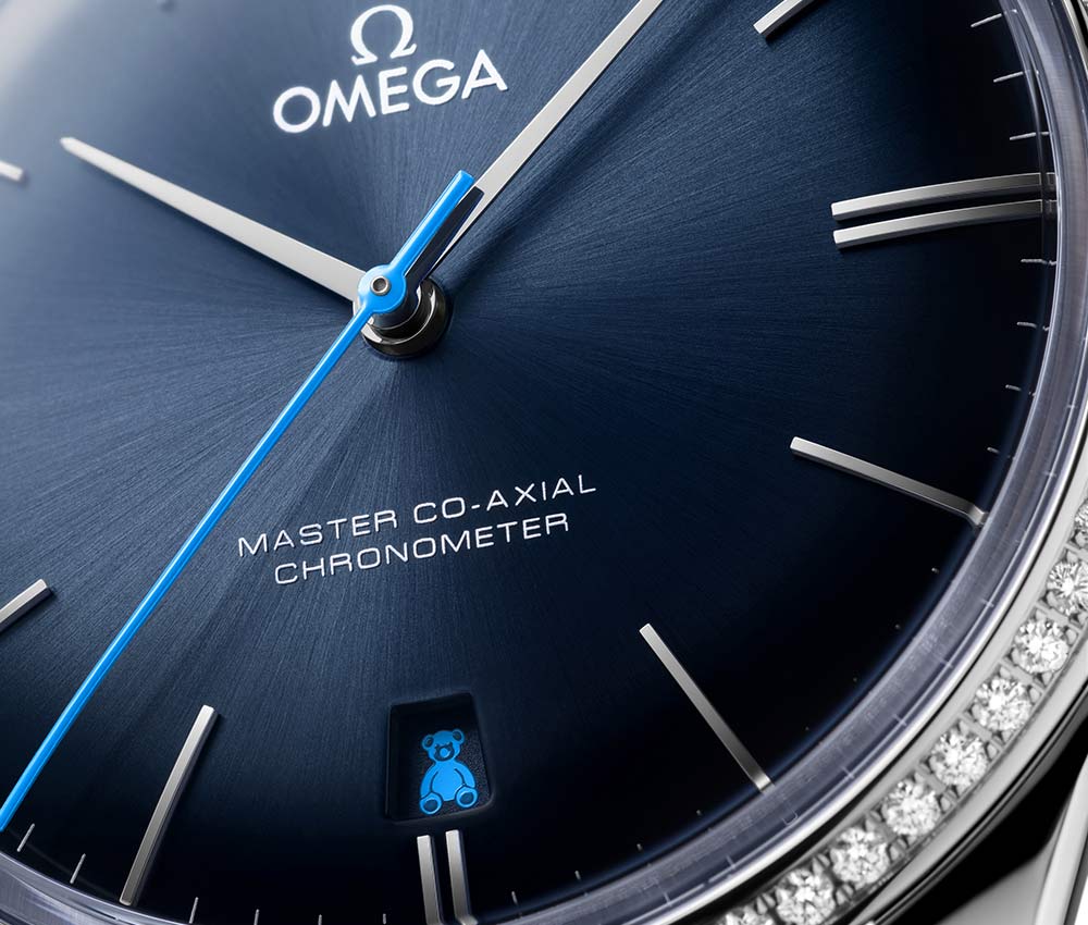 omega tresor orbis 2021 date closeup