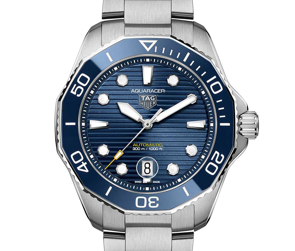 tag heuer aquaracer professional 300 closeup