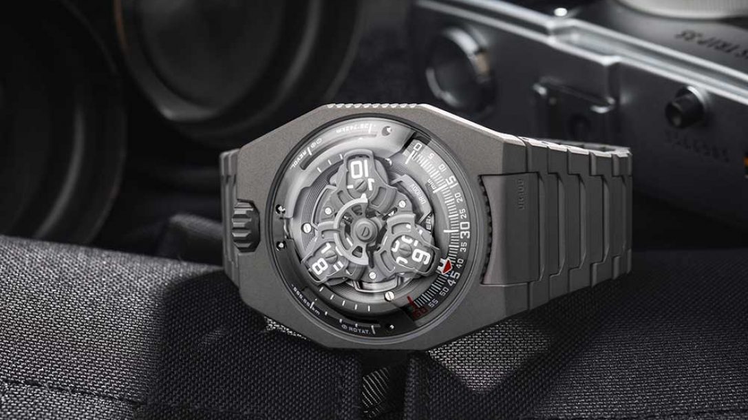 UR-100V FULL TITANIUM JACKET Urwerk